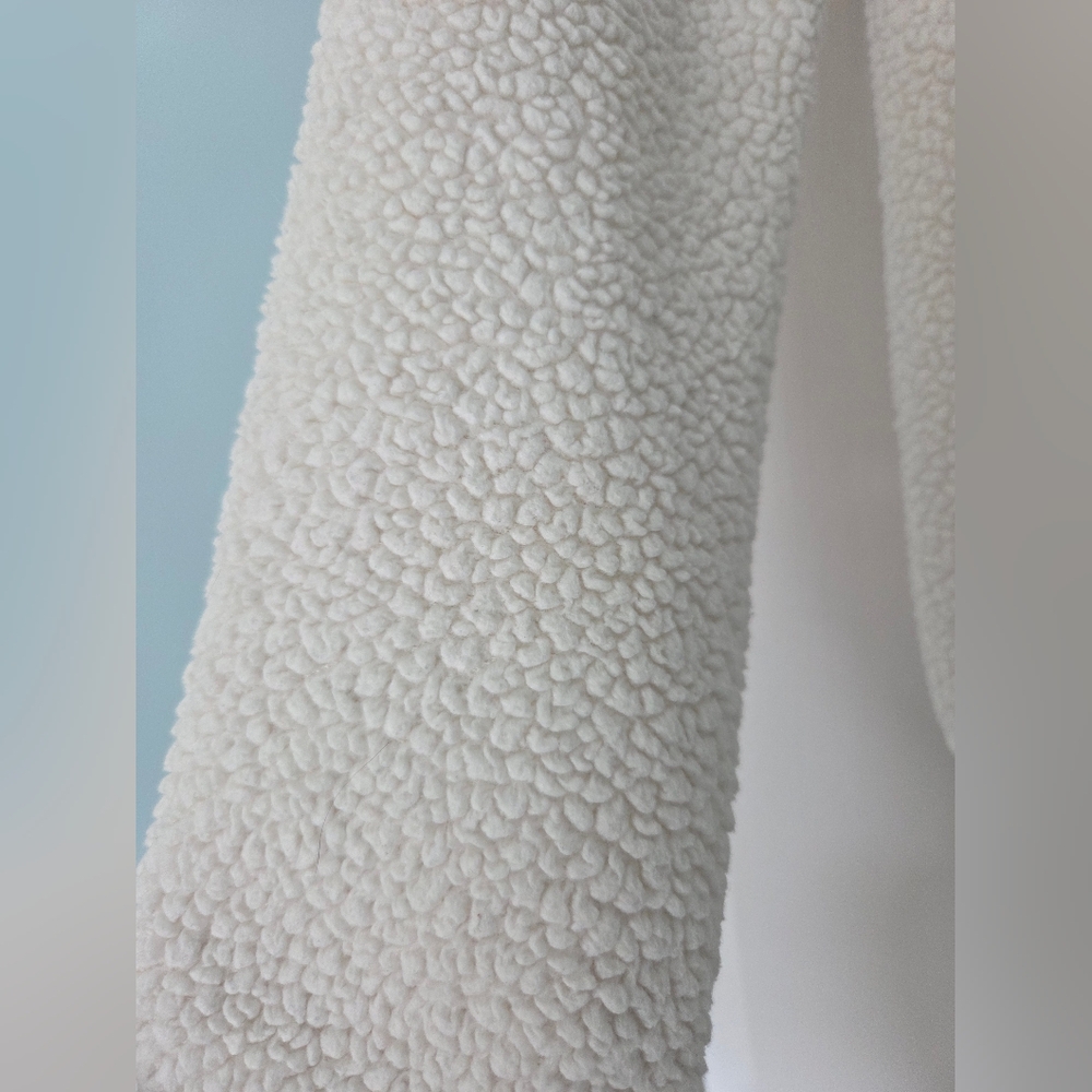 Uniqlo Women's Cream Fleece Jacket - Picture 2 of 8